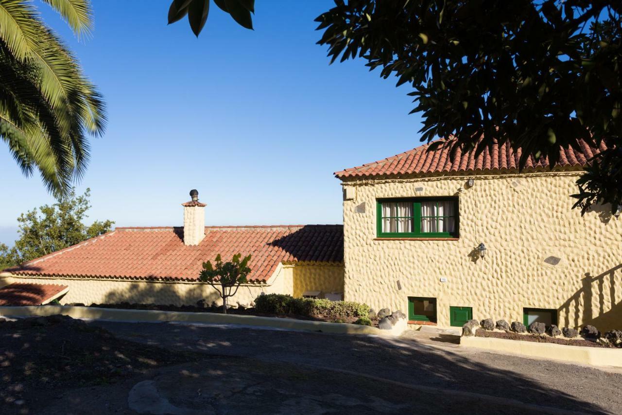 Casitas Uvas Y Viñas